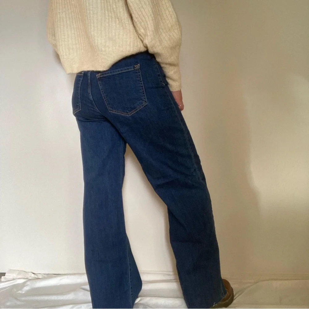 🌼High Rise Flared Leg Jean🌼 - Picture 5 of 5